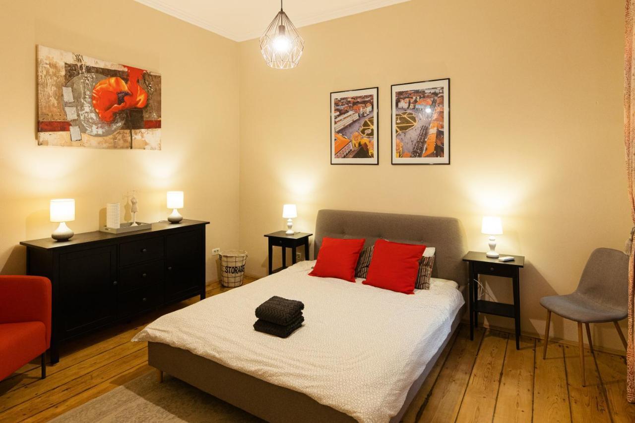 Chic Apartment In Historical City Center 티미쇼아라 외부 사진