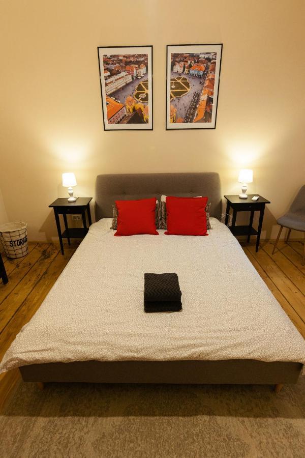 Chic Apartment In Historical City Center 티미쇼아라 외부 사진