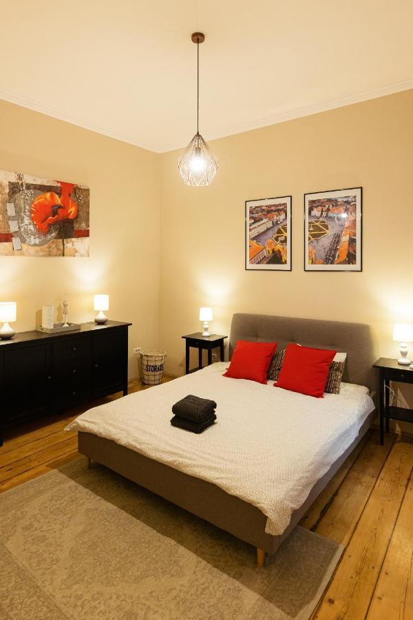 Chic Apartment In Historical City Center 티미쇼아라 외부 사진