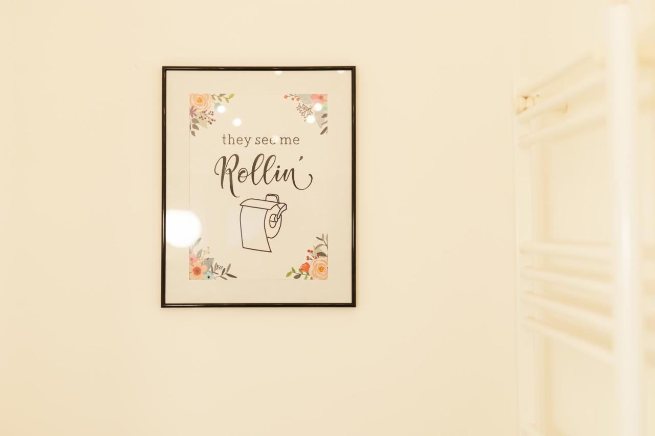 Chic Apartment In Historical City Center 티미쇼아라 외부 사진