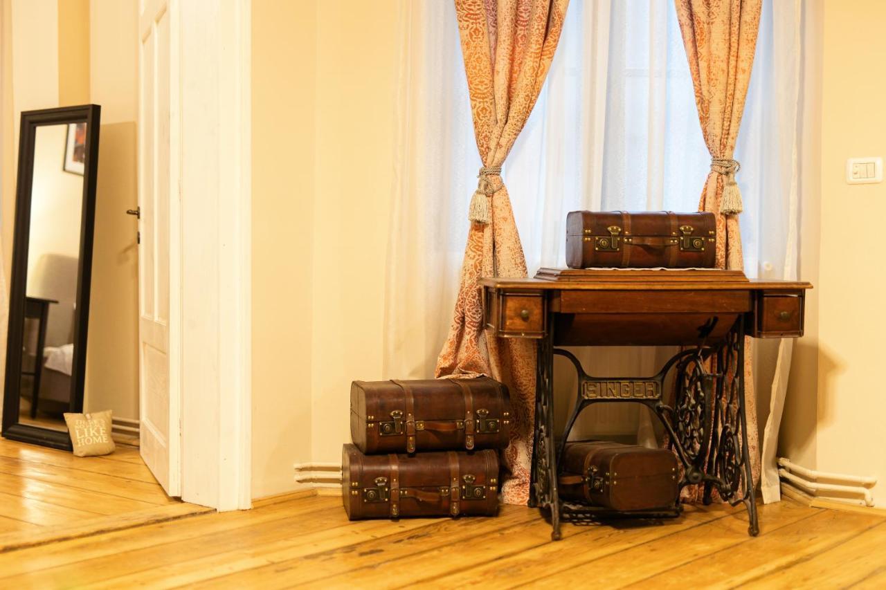 Chic Apartment In Historical City Center 티미쇼아라 외부 사진