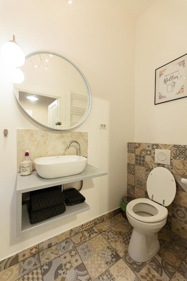 Chic Apartment In Historical City Center 티미쇼아라 외부 사진