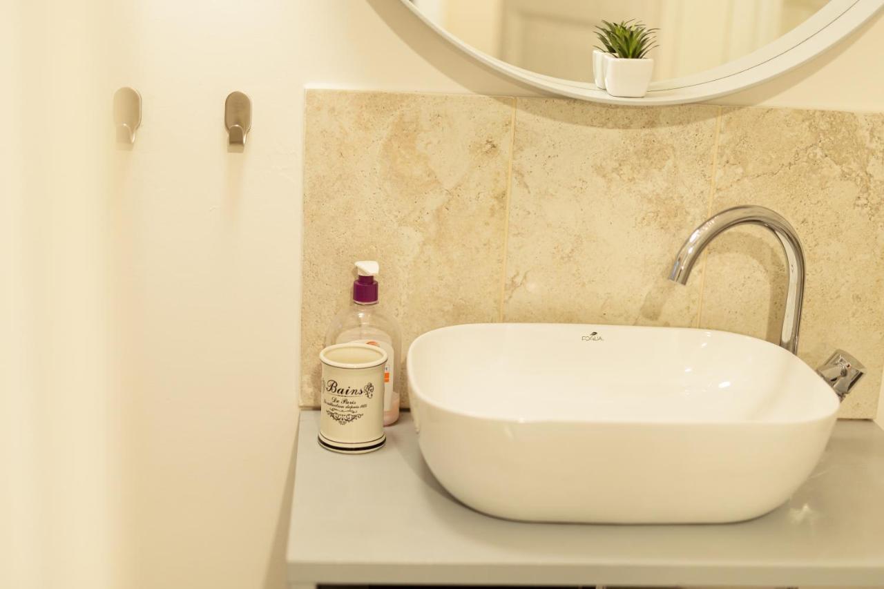 Chic Apartment In Historical City Center 티미쇼아라 외부 사진