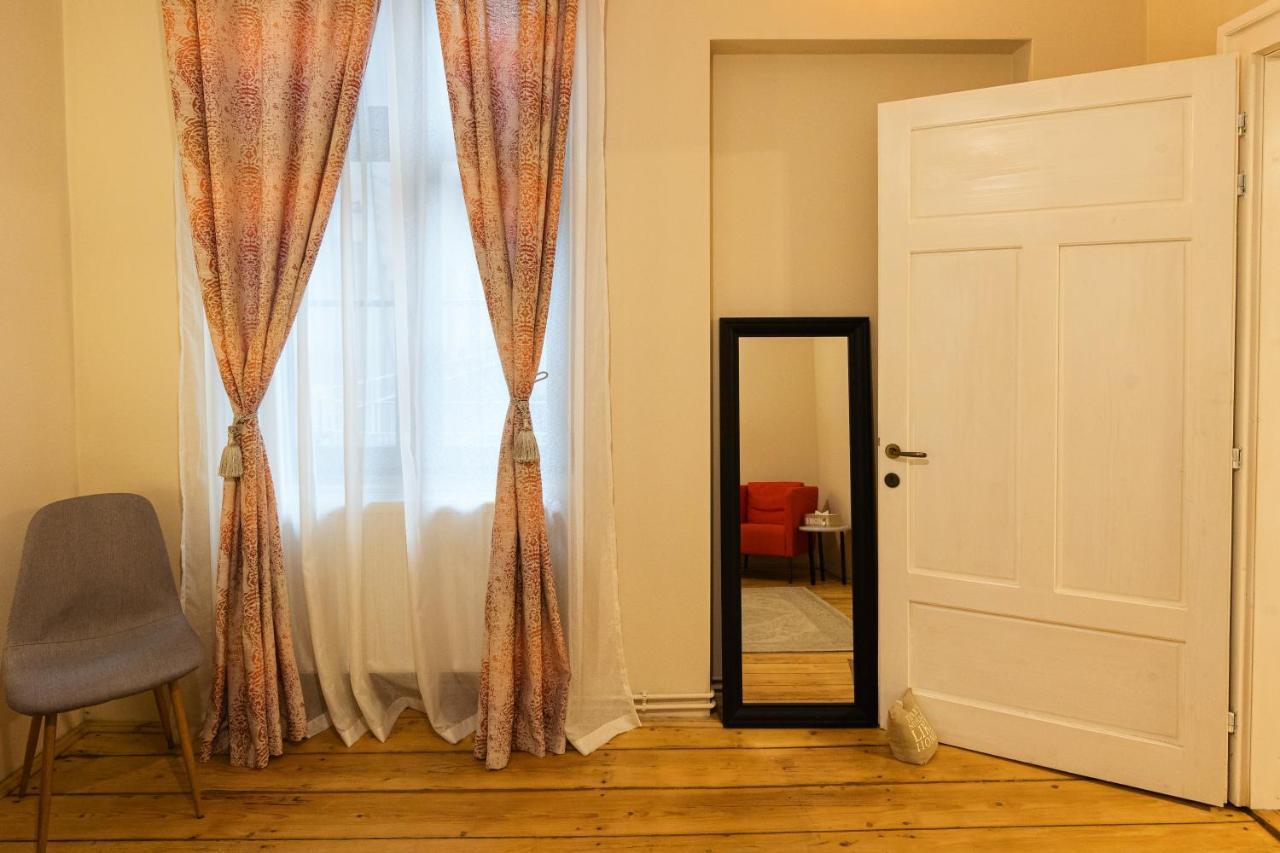Chic Apartment In Historical City Center 티미쇼아라 외부 사진