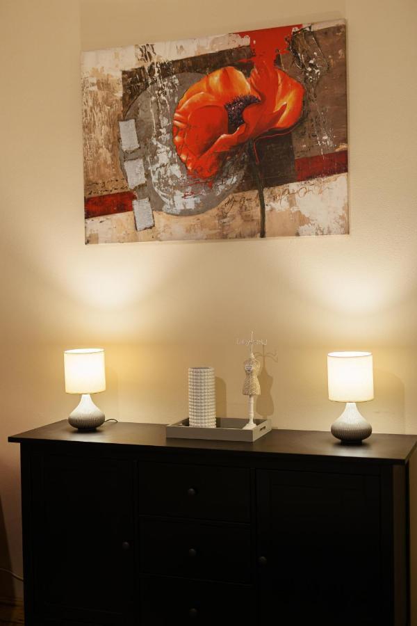 Chic Apartment In Historical City Center 티미쇼아라 외부 사진