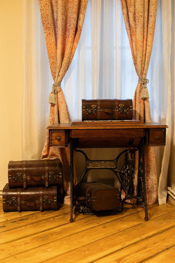 Chic Apartment In Historical City Center 티미쇼아라 외부 사진