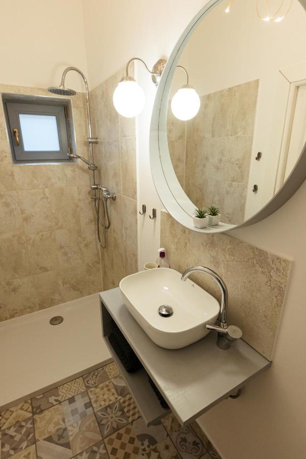 Chic Apartment In Historical City Center 티미쇼아라 외부 사진