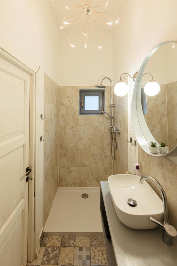 Chic Apartment In Historical City Center 티미쇼아라 외부 사진