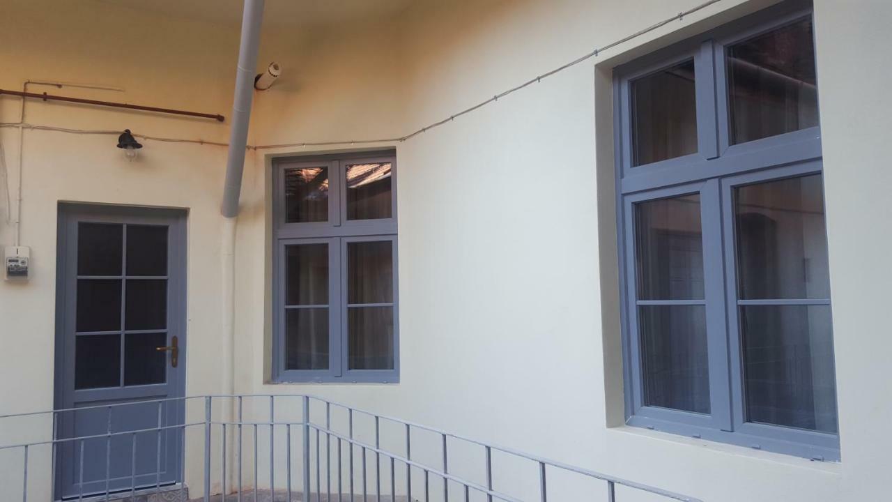 Chic Apartment In Historical City Center 티미쇼아라 외부 사진